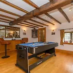 Poplar - Book Your Spring Summer Events - Pass The Keys 度假居 利兹