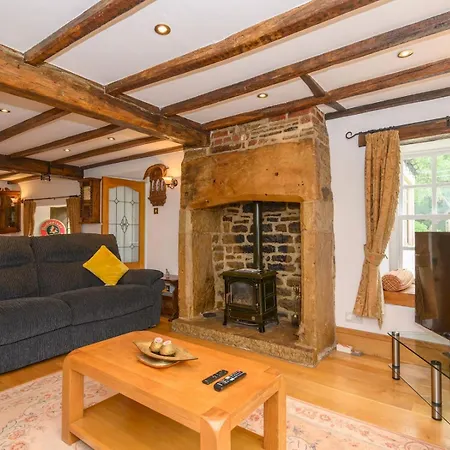 Poplar - Book Your Spring Summer Events - Pass The Keys 度假居 利兹