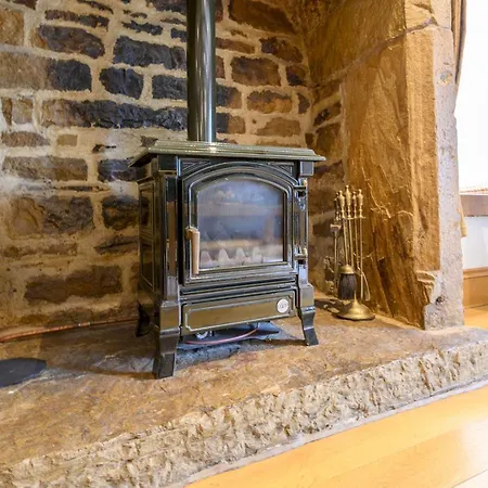 Poplar - Book Your Spring Summer Events - Pass The Keys