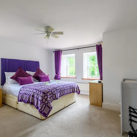 Poplar - Book Your Spring Summer Events - Pass The Keys *