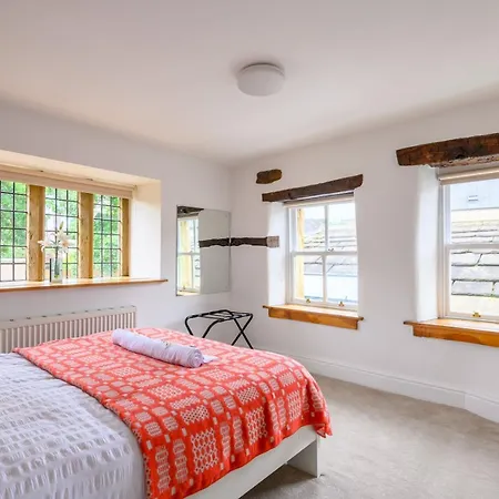 Poplar - Book Your Spring Summer Events - Pass The Keys