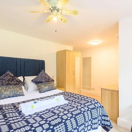 Semesterbostad Poplar - Book Your Spring Summer Events - Pass The Keys