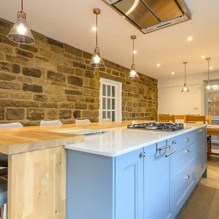 Poplar - Book Your Spring Summer Events - Pass The Keys