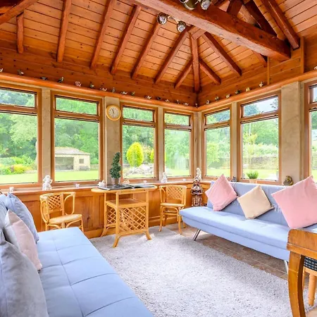 Poplar - Book Your Spring Summer Events - Pass The Keys 度假居 *