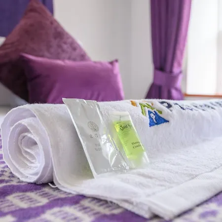 Poplar - Book Your Spring Summer Events - Pass The Keys 利兹