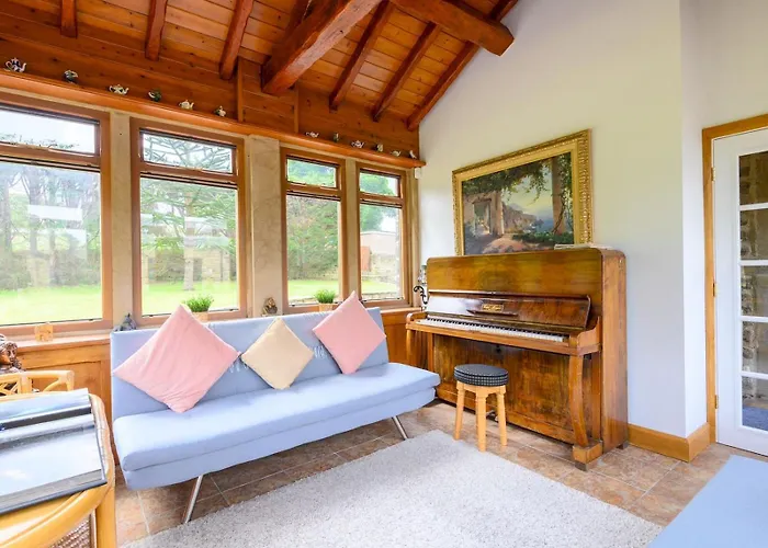 Poplar - Book Your Spring Summer Events - Pass The Keys *