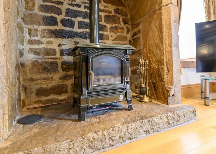 Poplar - Book Your Spring Summer Events - Pass The Keys