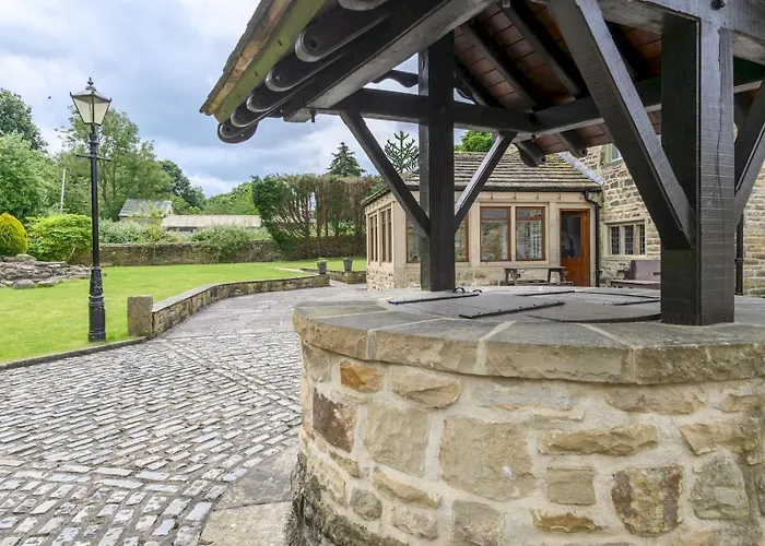 Poplar - Book Your Spring Summer Events - Pass The Keys Holiday home *