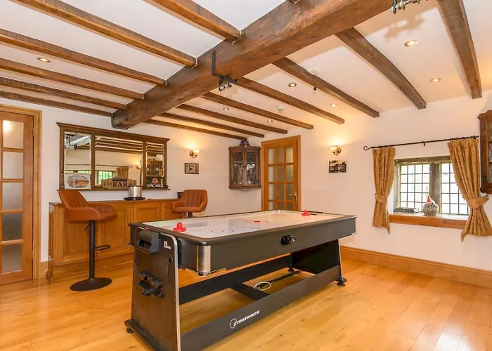 Poplar - Book Your Spring Summer Events - Pass The Keys