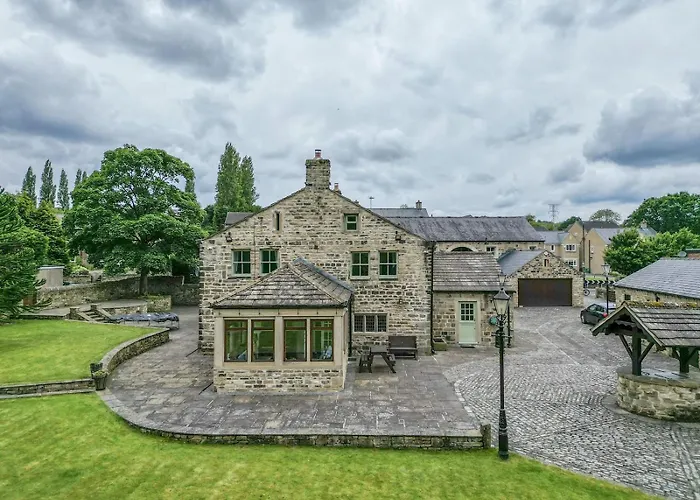 Poplar - Book Your Spring Summer Events - Pass The Keys 度假居