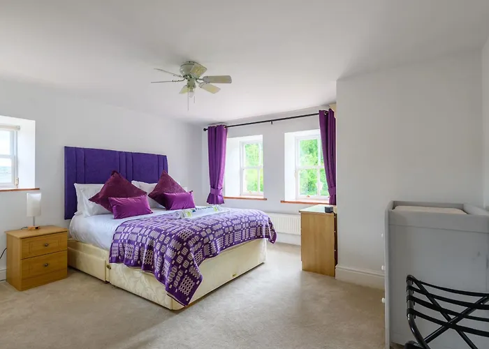 Poplar - Book Your Spring Summer Events - Pass The Keys *