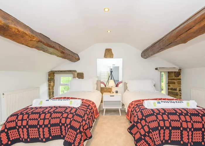 Poplar - Book Your Spring Summer Events - Pass The Keys *