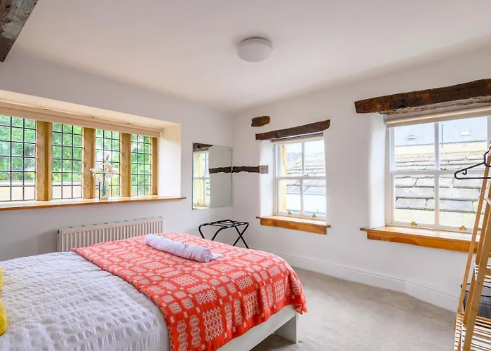 Poplar - Book Your Spring Summer Events - Pass The Keys