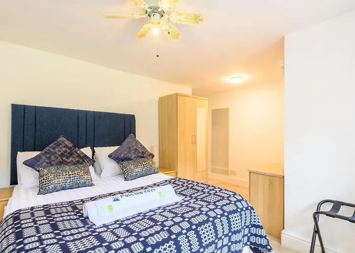 Holiday home Poplar - Book Your Spring Summer Events - Pass The Keys