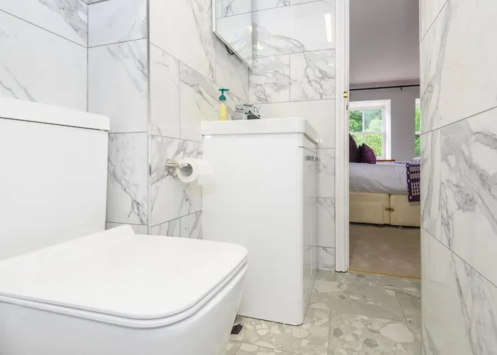 Poplar - Book Your Spring Summer Events - Pass The Keys *