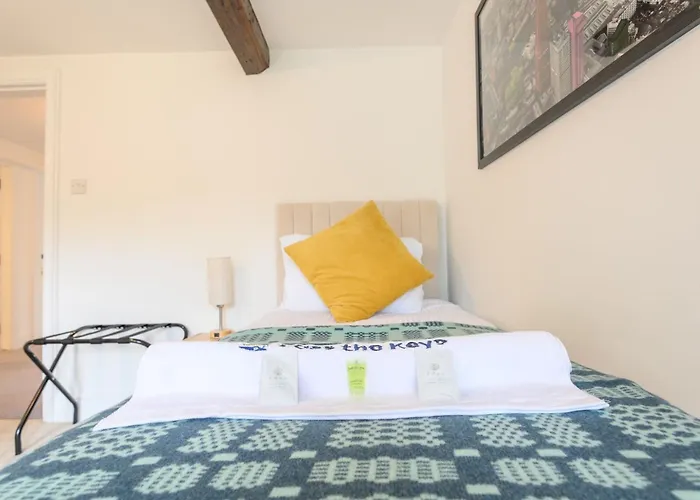 Poplar - Book Your Spring Summer Events - Pass The Keys Holiday home *