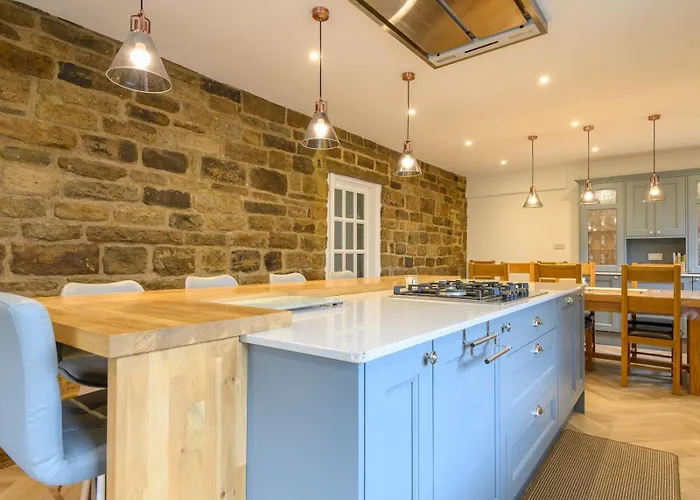 Poplar - Book Your Spring Summer Events - Pass The Keys