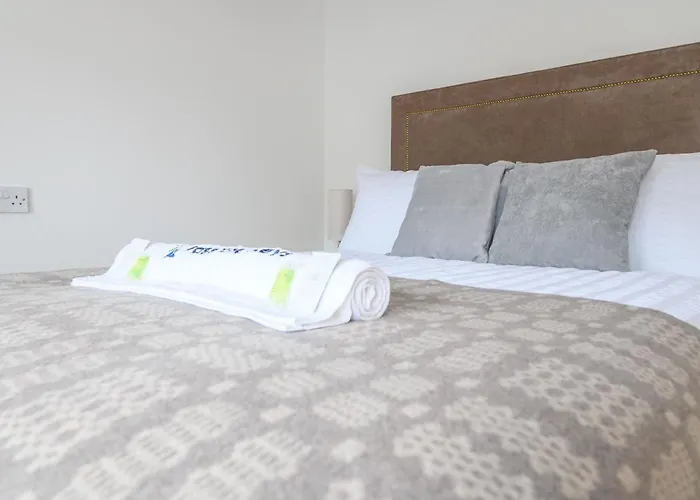 Holiday home Poplar - Book Your Spring Summer Events - Pass The Keys *