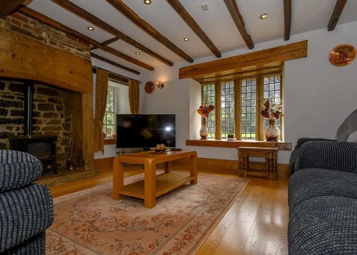 Poplar - Book Your Spring Summer Events - Pass The Keys