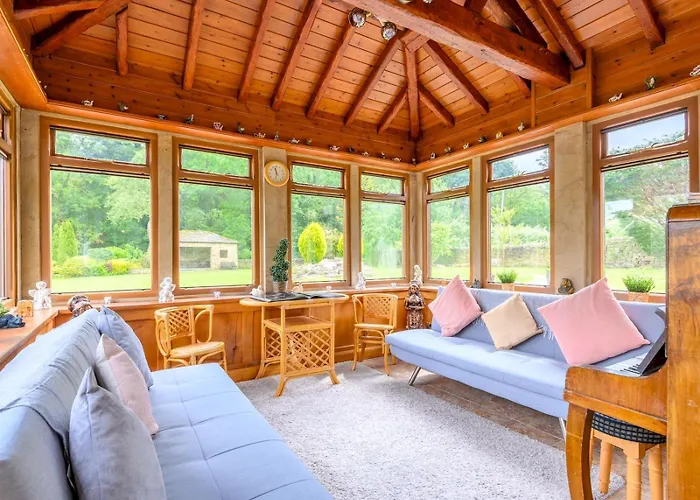 Poplar - Book Your Spring Summer Events - Pass The Keys Holiday home *