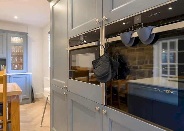 Poplar - Book Your Spring Summer Events - Pass The Keys Leeds (West Yorkshire)