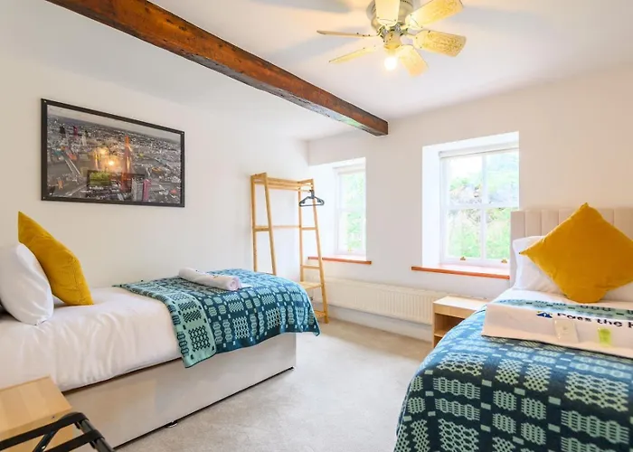 Poplar - Book Your Spring Summer Events - Pass The Keys * Leeds (West Yorkshire)